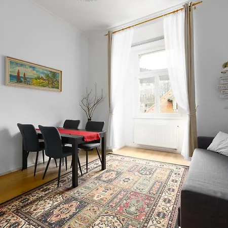 Zamecky Vrch Getaway Apartman
