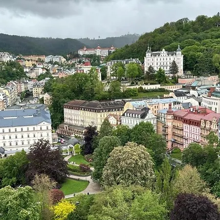 Zamecky Vrch Getaway Apartman *